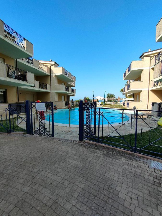 Appartamento Con Piscina Green Bay Village Pineto Ngoại thất bức ảnh